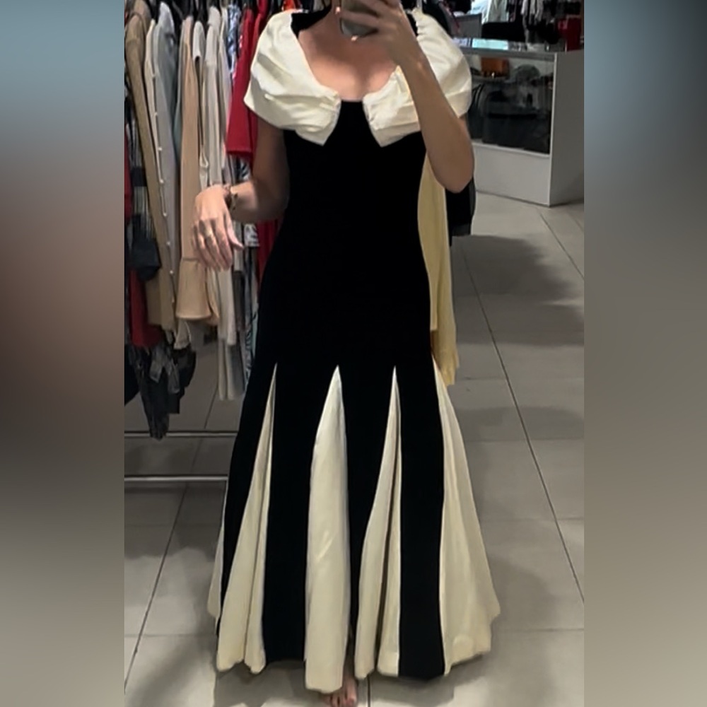 Victor Costa Black and Cream Off the Shoulder Velvet Gown - Picture 4 of 5